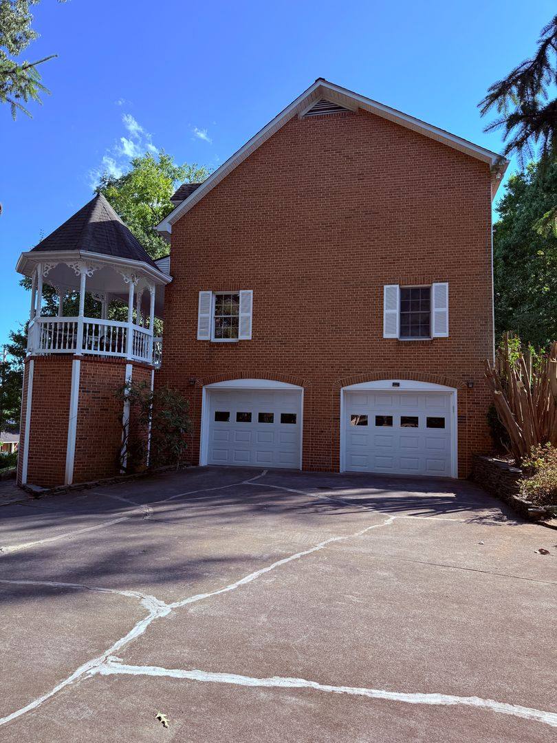 House for rent at 810 Lizbeth Dr, Johnson City, TN 37604
