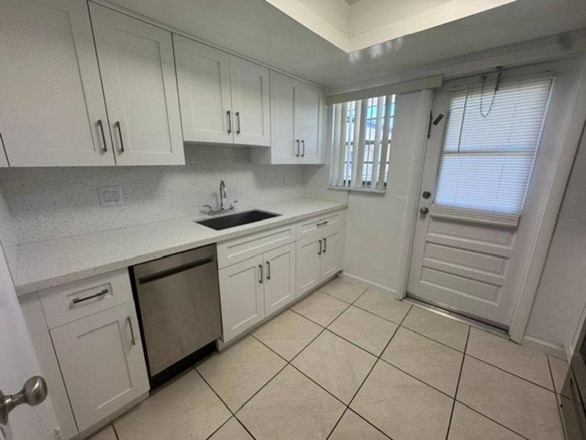 Apartment for rent at 3501 Tyler St, Hollywood, FL 33021