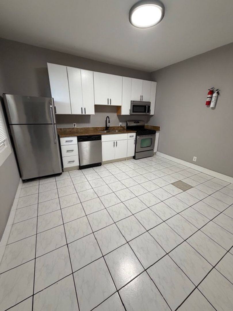 Apartment for rent at 1668-1670 12th, Oakland, CA 94607