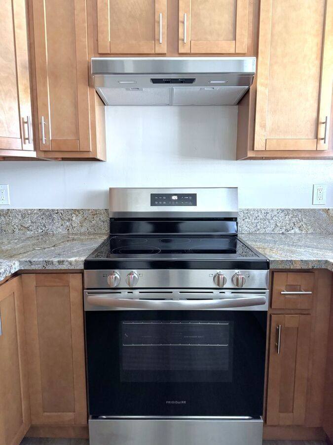 Apartment for rent at 170 Stoakes Ave #9, San Leandro, CA 94577