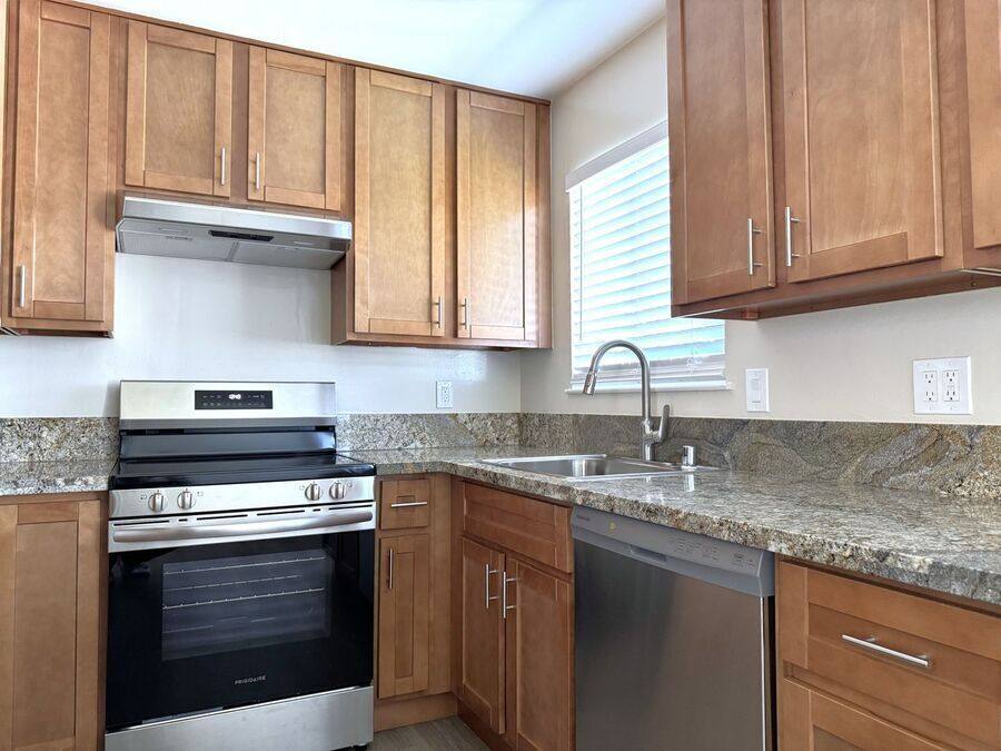 Apartment for rent at 170 Stoakes Ave #9, San Leandro, CA 94577