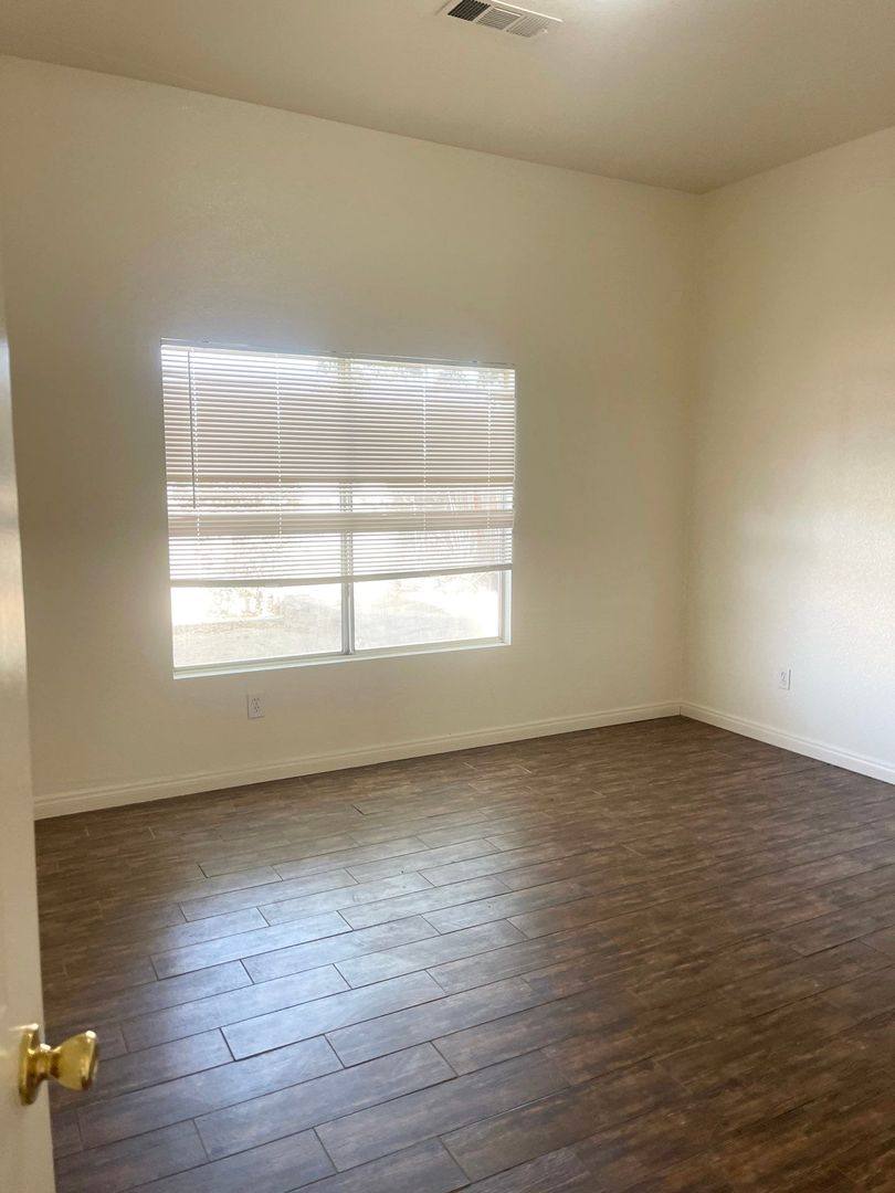 House for rent at 4021 Frost Way, Bakersfield, CA 93311