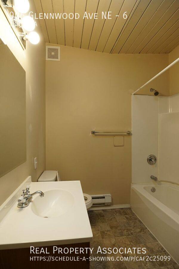 Apartment for rent at 906 Glennwood Ave NE #6, Renton, WA 98056