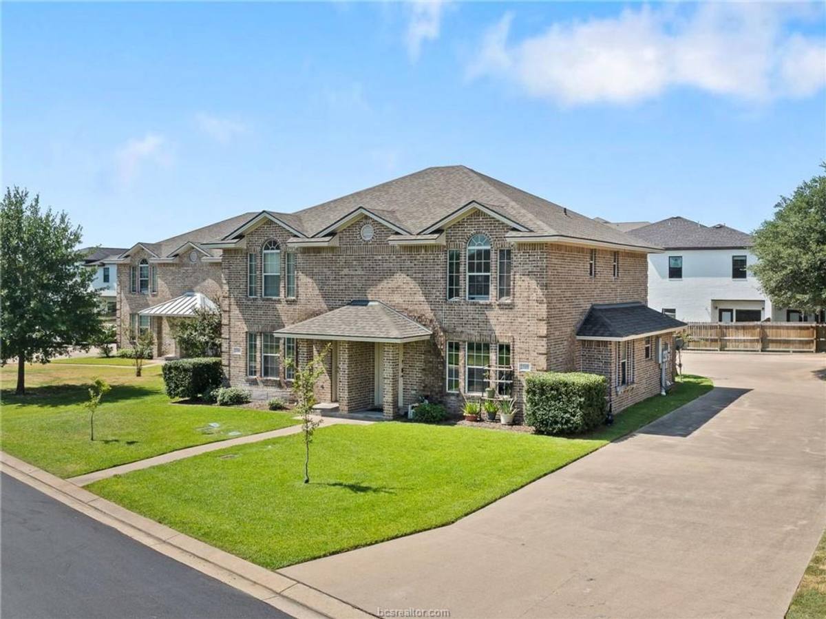 House for rent at 2330 Autumn Chase Loop - B, College Station, TX 77840