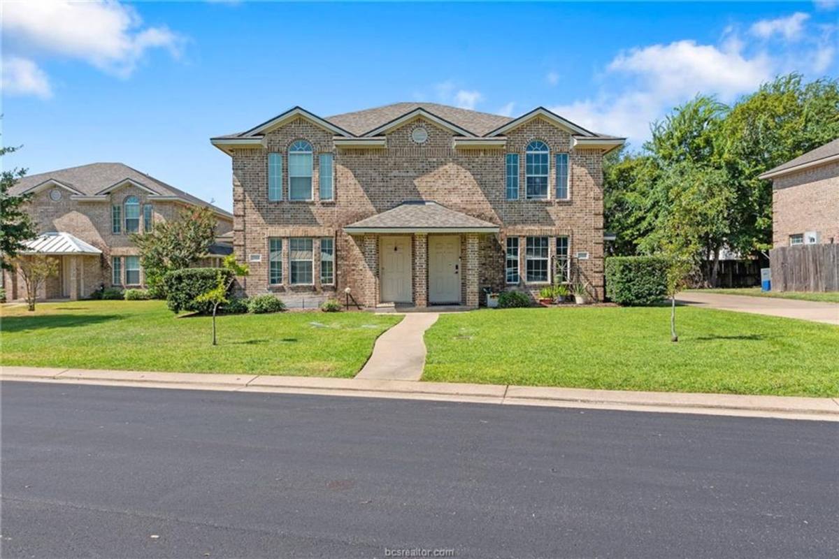 House for rent at 2330 Autumn Chase Loop - B, College Station, TX 77840