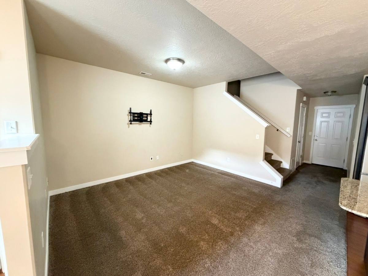 Townhouse for rent at 3673 W Lilac Heights, South Jordan, UT 84095