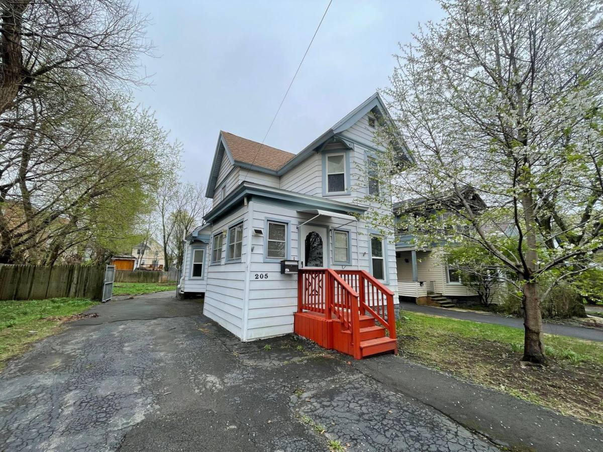 House for rent at 205 Cayuga St, Syracuse, NY 13204