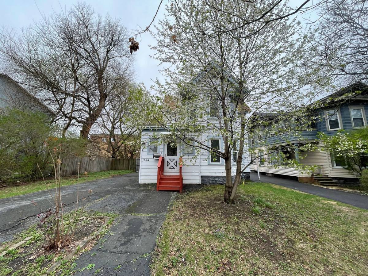 House for rent at 205 Cayuga St, Syracuse, NY 13204