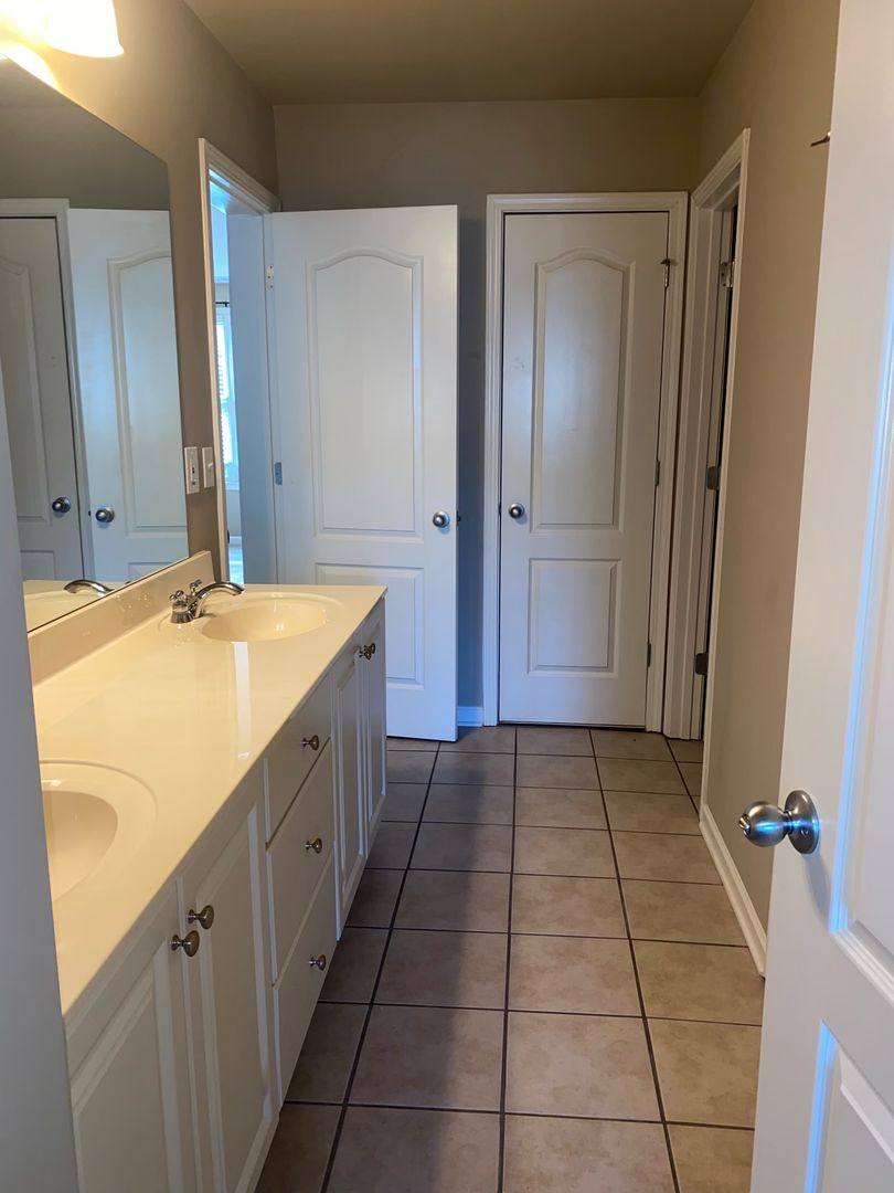 Townhouse for rent at 2526 Acton Park Lane, Birmingham, AL 35243