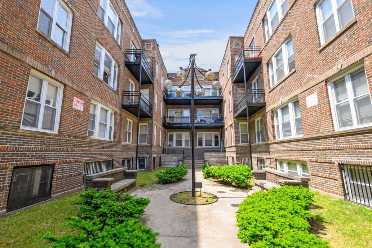 Apartment for rent at 6214-26 Eberhart Ave, Chicago, IL 60637
