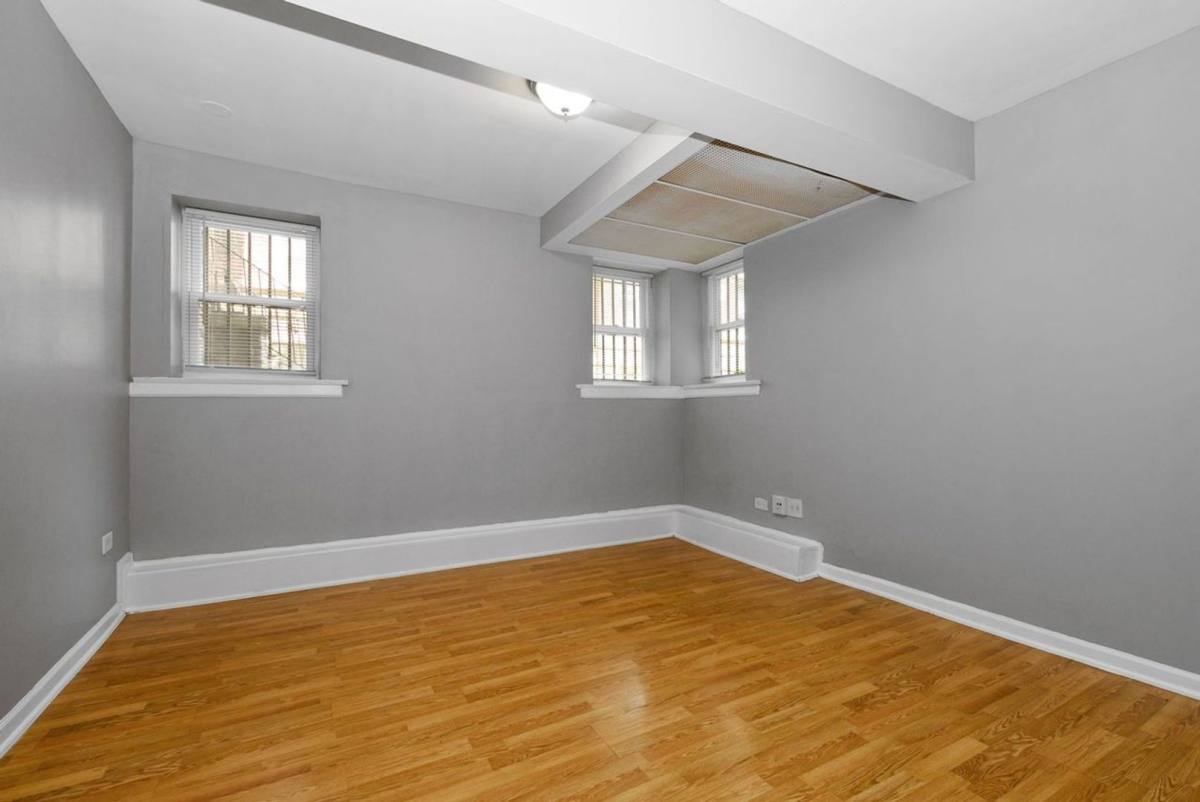 Apartment for rent at 6214-26 Eberhart Ave, Chicago, IL 60637