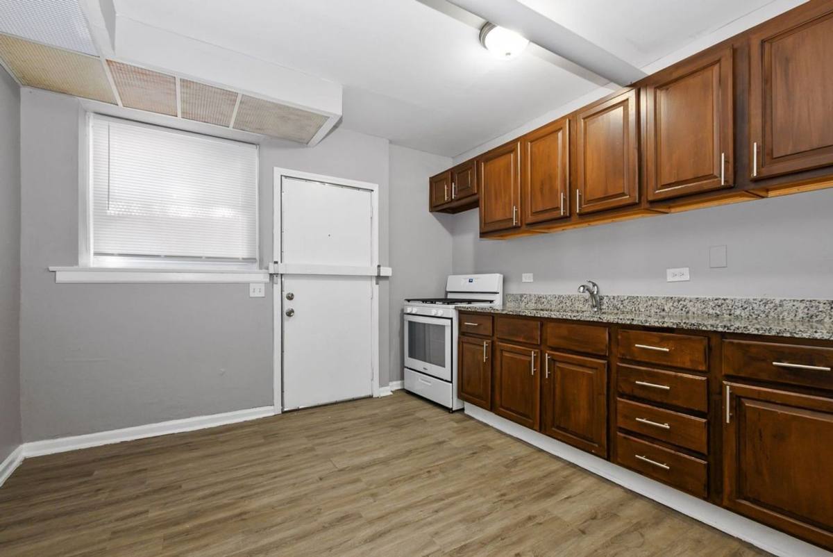 Apartment for rent at 6214-26 Eberhart Ave, Chicago, IL 60637