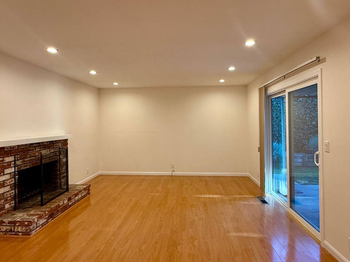 Apartment for rent at 817-819 E Dana St, Mountain View, CA 94041