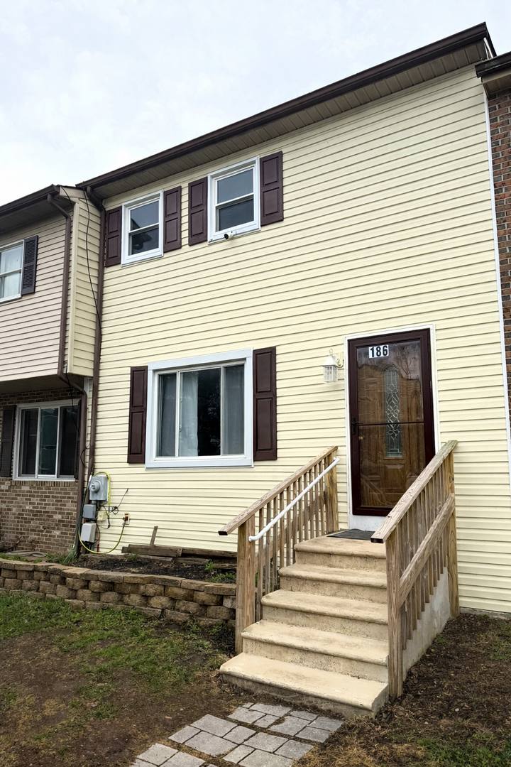 House for rent at 186 White Dogwood Dr, Etters, PA 17319