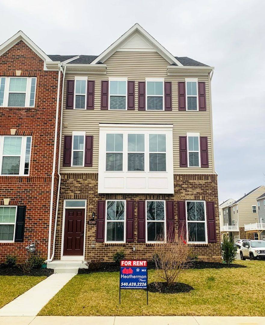 Townhouse for rent at 11380 Willow Green Circle, Manassas, VA 20109