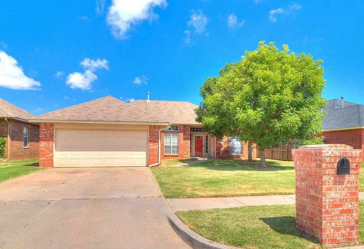 House for rent at 10501 NW 45th St, Yukon, OK 73099