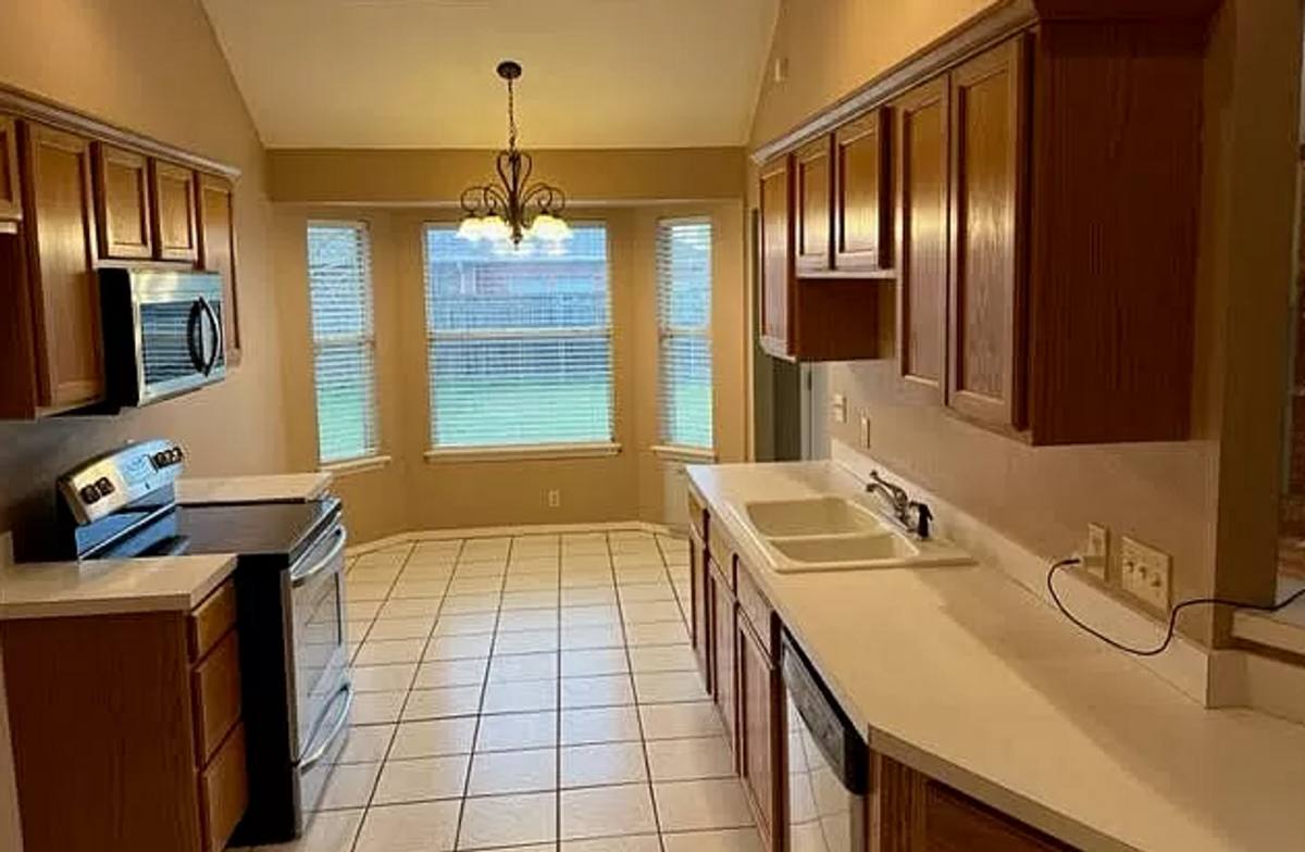 House for rent at 10501 NW 45th St, Yukon, OK 73099