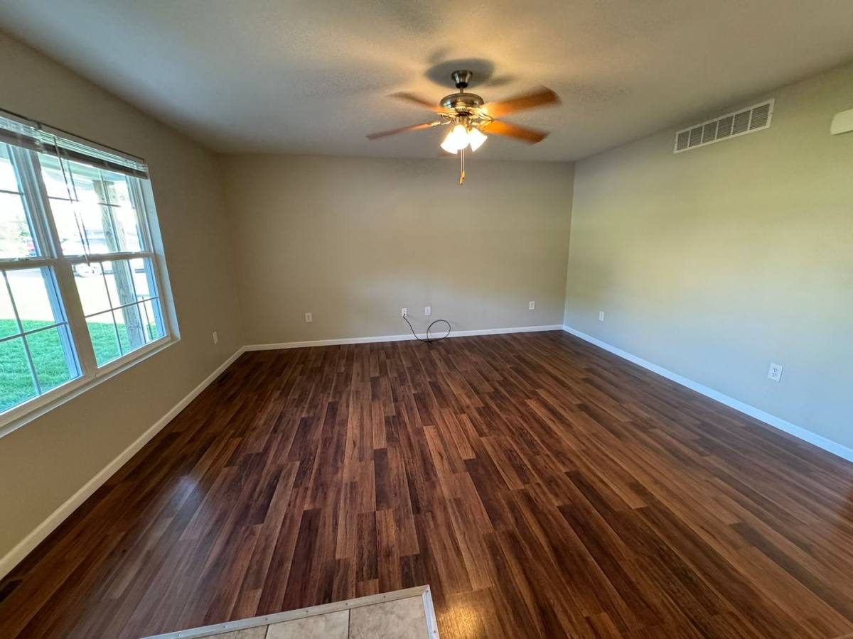 Apartment for rent at 16371 A & B Holy Cross, Saint Robert, MO 65584