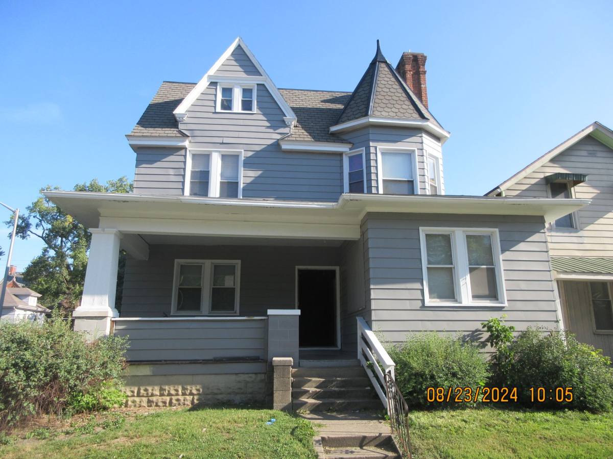 Apartment for rent at 130 W Creighton Ave, Fort Wayne, IN 46807