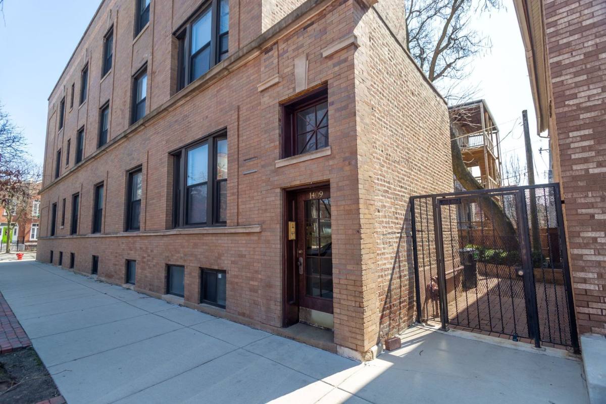 Apartment for rent at 1409 W Lexington, Chicago, IL 60607