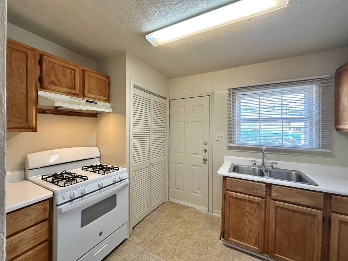 Townhouse for rent at 1102 1104 Williamson Dr, Killeen, TX 76541