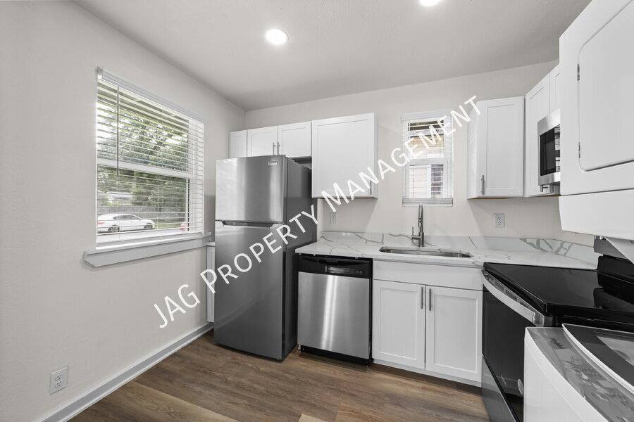 Apartment for rent at 1078 Day Ave, Jacksonville, FL 32205