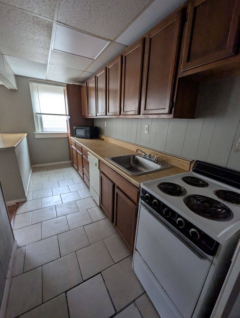 Apartment for rent at 415 S Broadway #3, Pittsburg, KS 66762