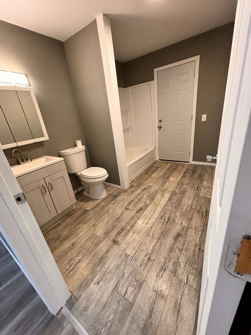 Apartment for rent at 109 1 2 S Illinois, Columbus, KS 66725