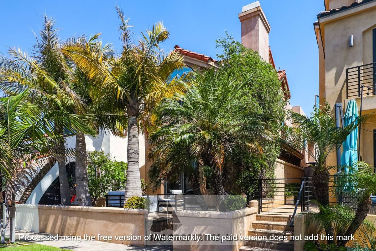 House for rent at 414 12th St, Huntington Beach, CA 92648