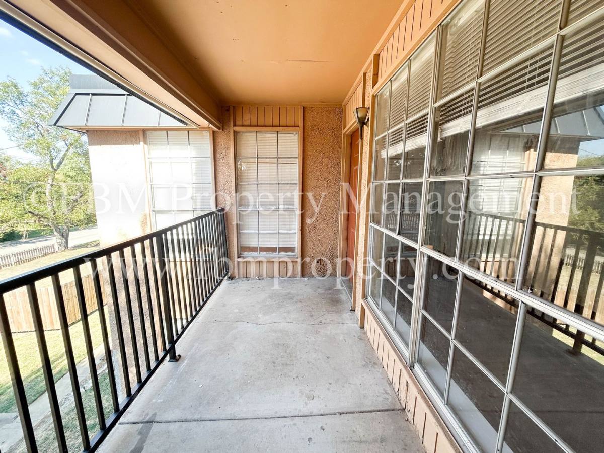 Apartment for rent at 800 N Clay St, Ennis, TX 75119
