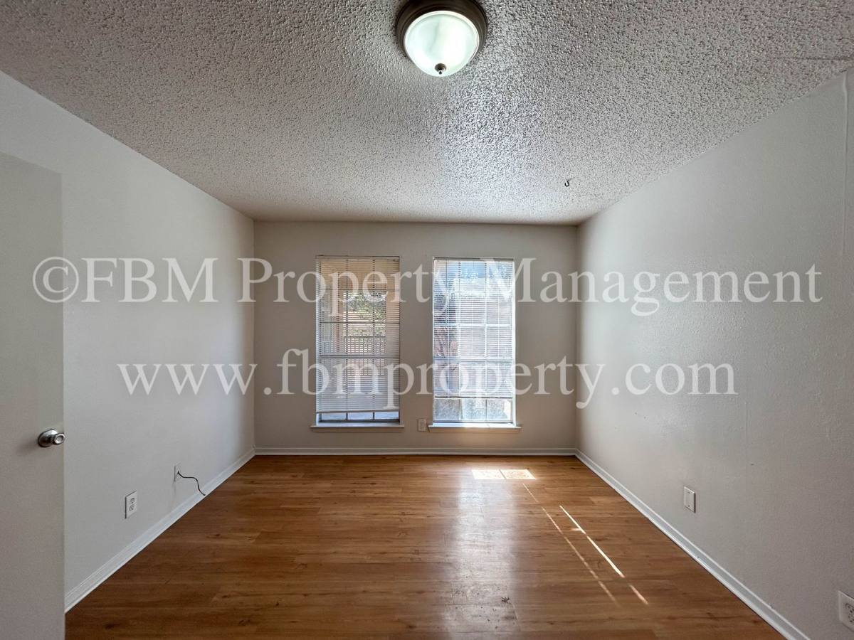 Apartment for rent at 800 N Clay St, Ennis, TX 75119