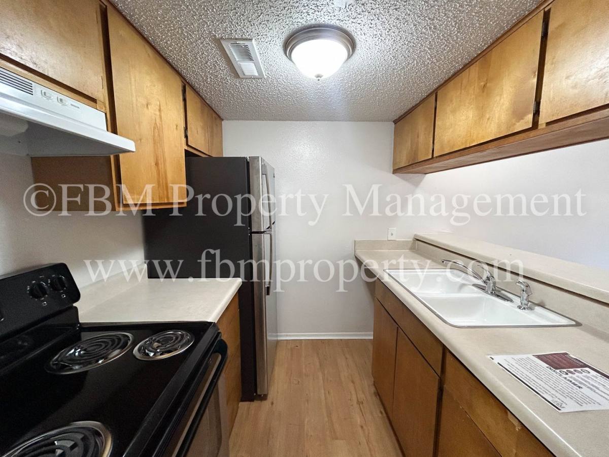 Apartment for rent at 800 N Clay St, Ennis, TX 75119