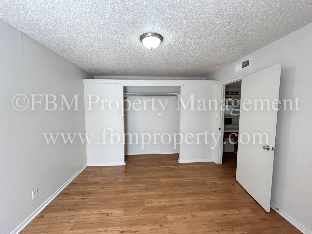 Apartment for rent at 800 N Clay St, Ennis, TX 75119
