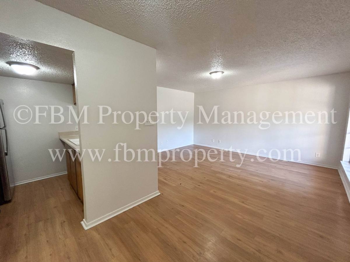 Apartment for rent at 800 N Clay St, Ennis, TX 75119