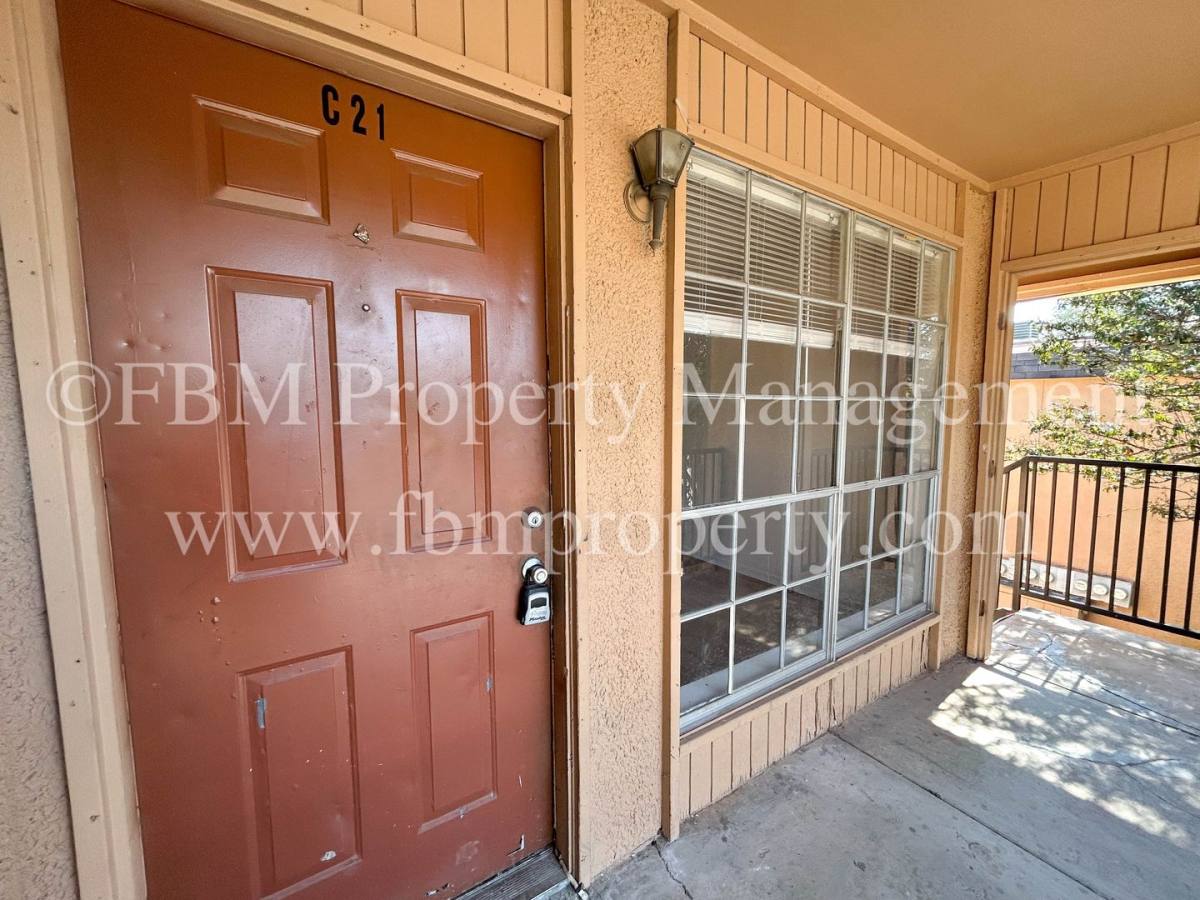 Apartment for rent at 800 N Clay St, Ennis, TX 75119