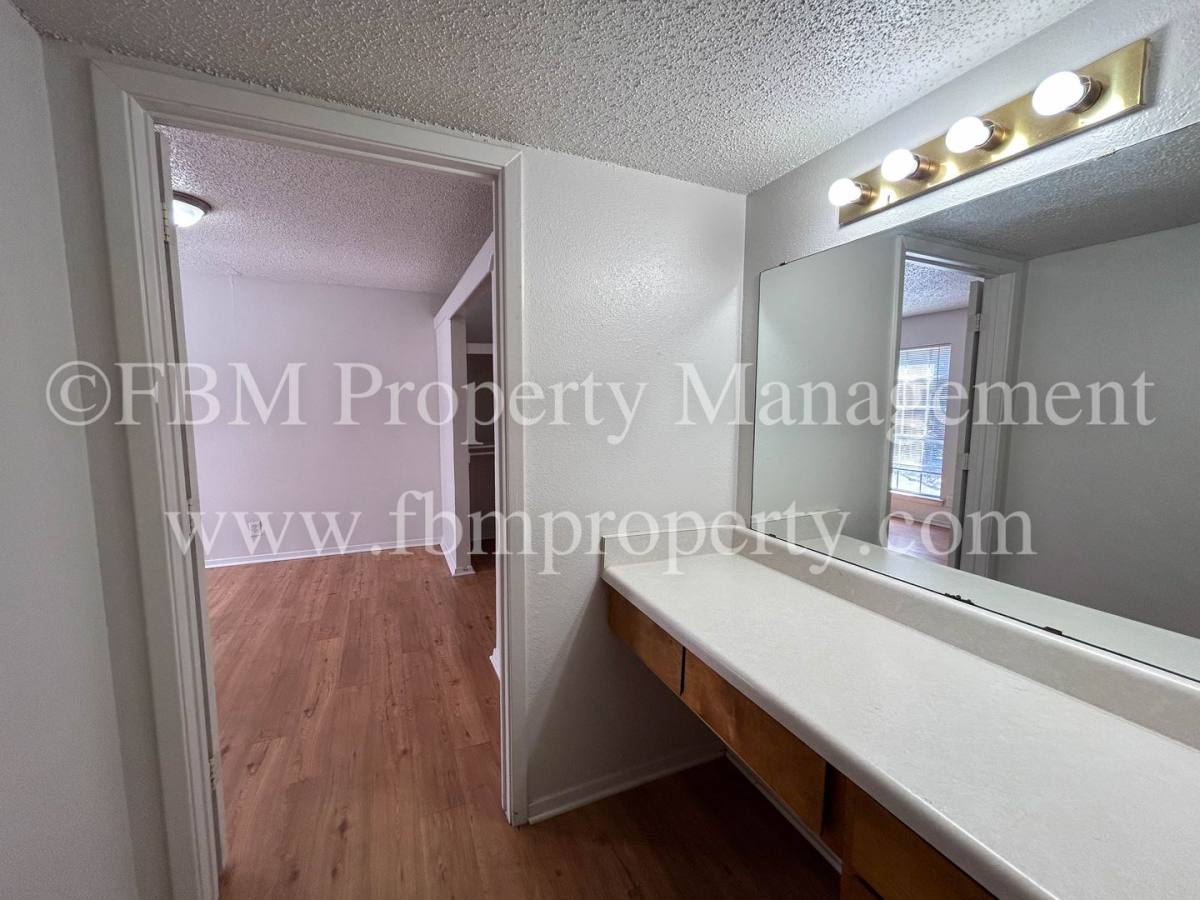 Apartment for rent at 800 N Clay St, Ennis, TX 75119