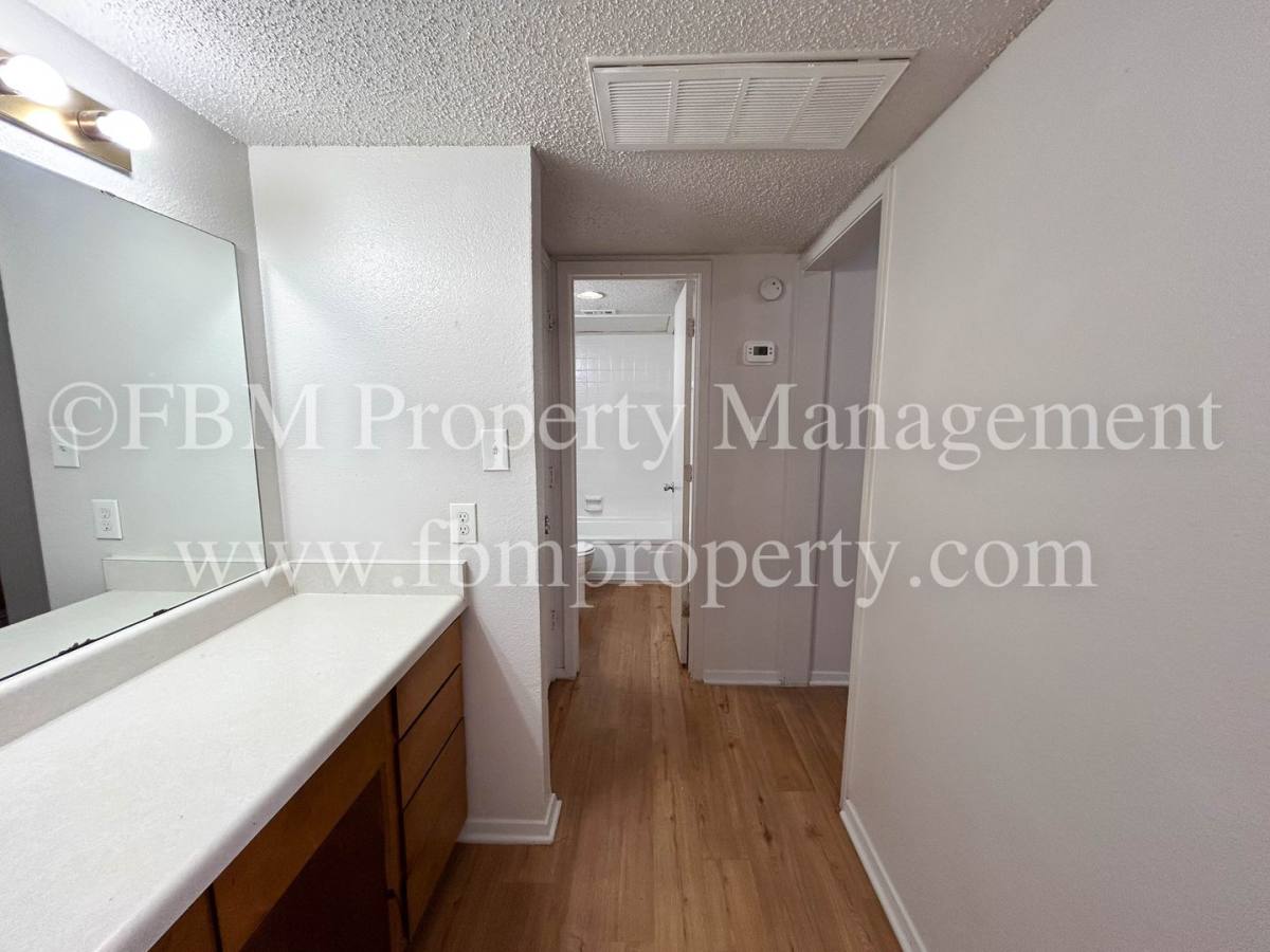 Apartment for rent at 800 N Clay St, Ennis, TX 75119