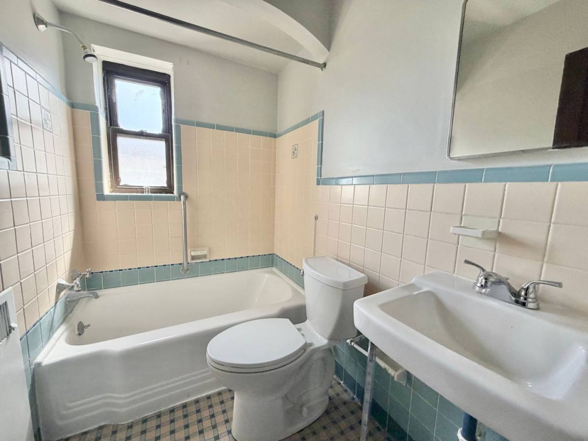 Apartment for rent at 7352 Reading Rd, Cincinnati, OH 45237