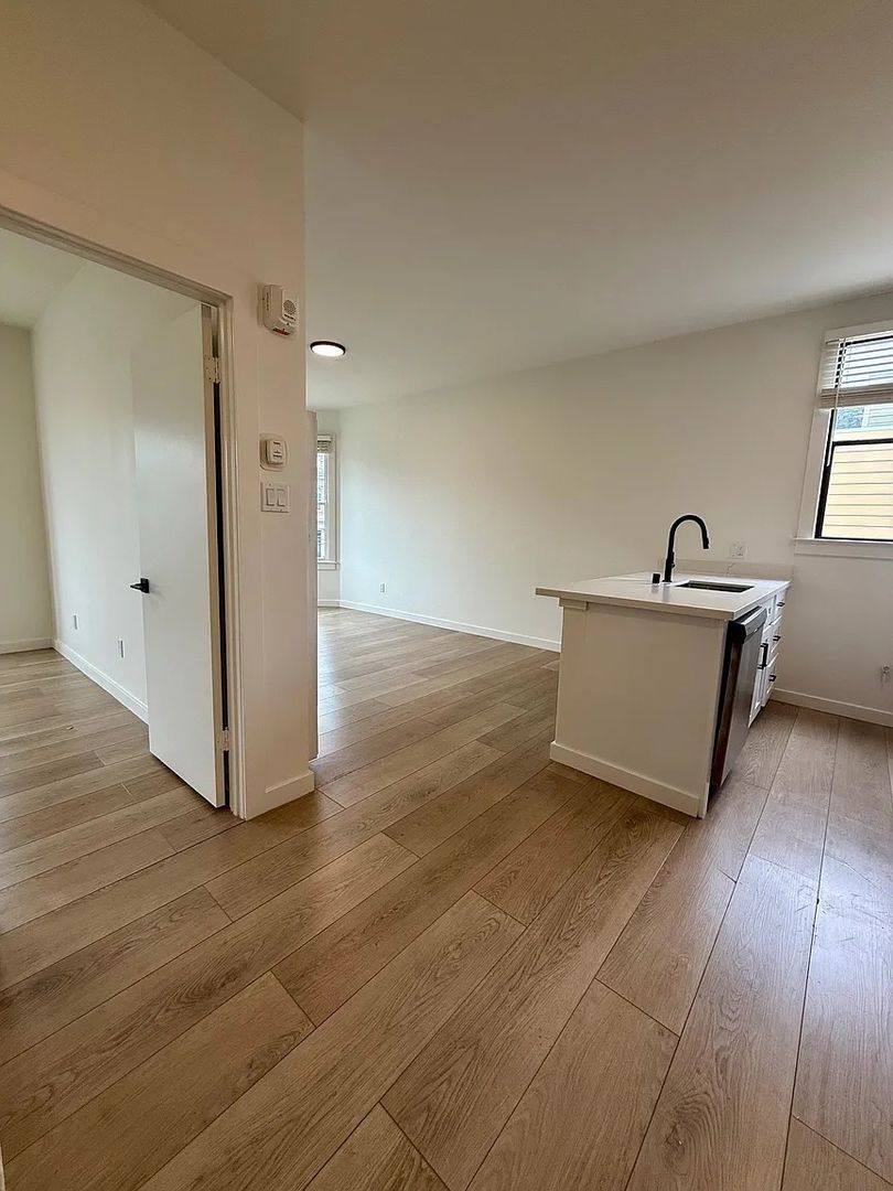 Apartment for rent at 1450 Castro St #18, San Francisco, CA 94114