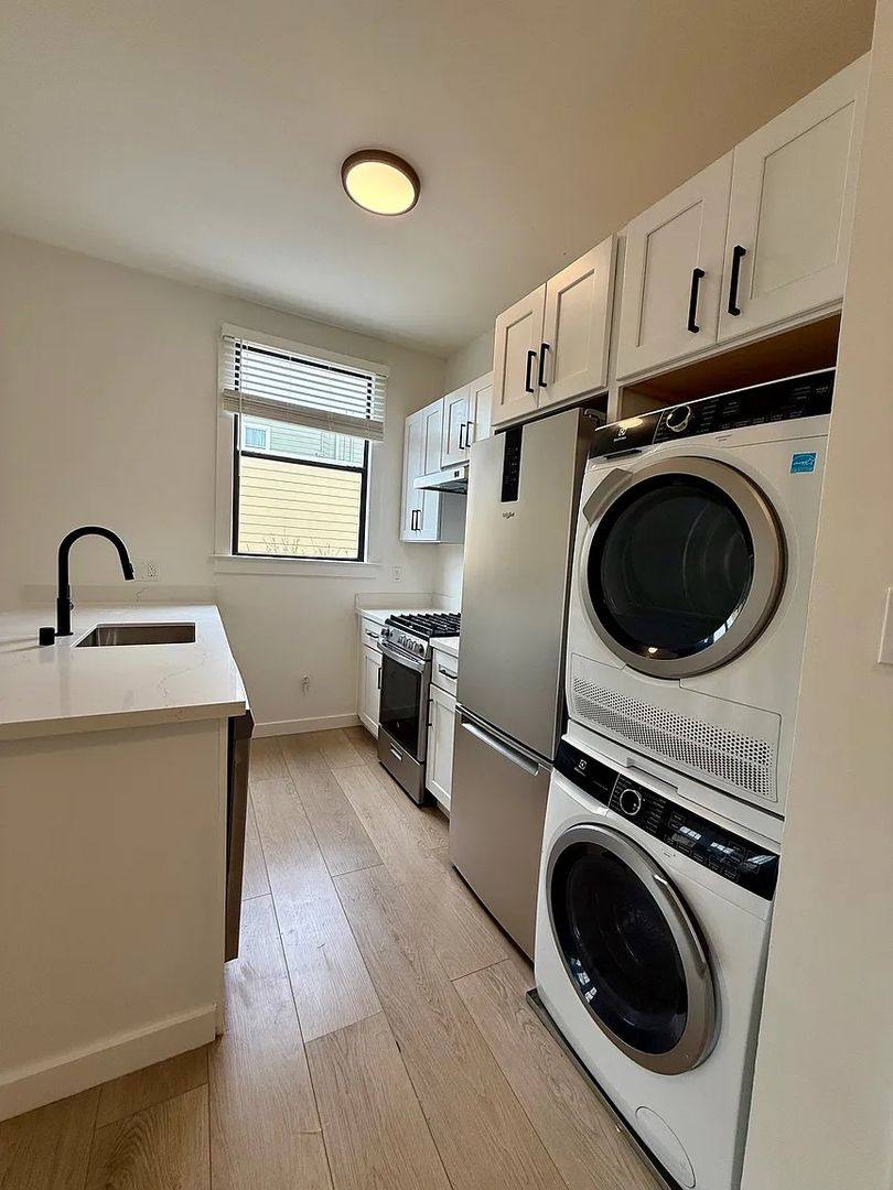 Apartment for rent at 1450 Castro St #18, San Francisco, CA 94114