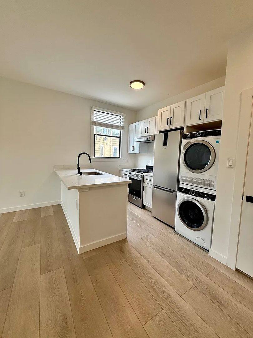 Apartment for rent at 1450 Castro St #18, San Francisco, CA 94114