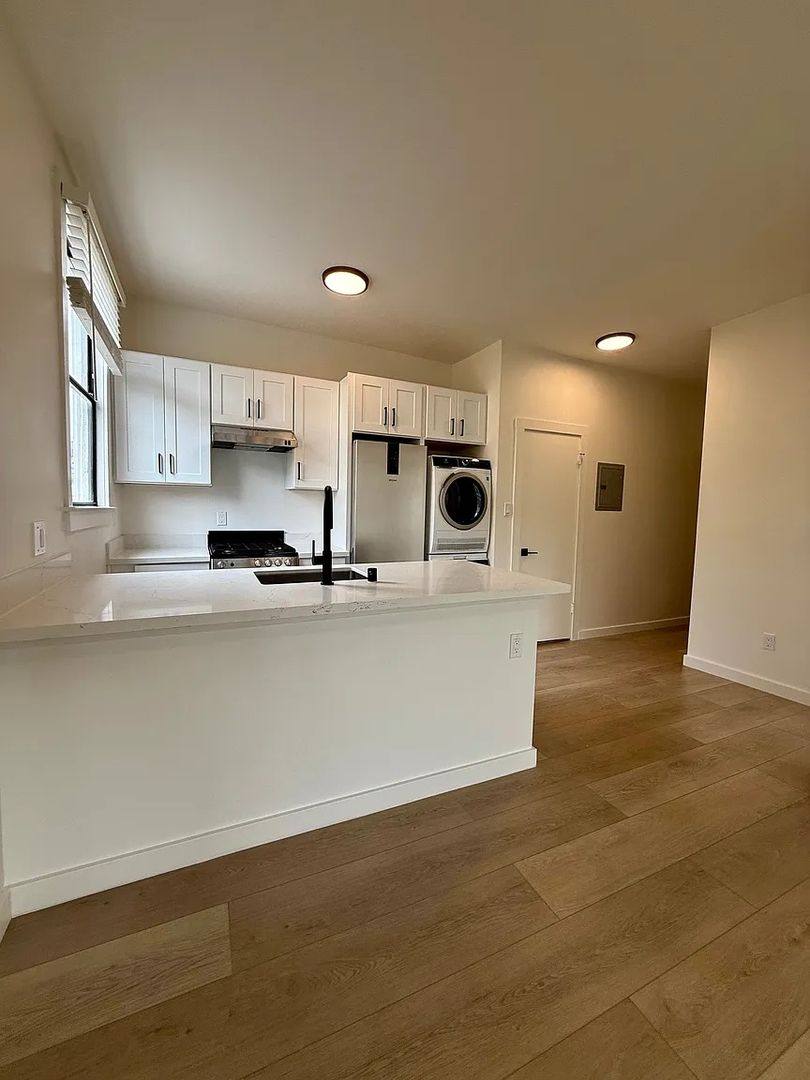 Apartment for rent at 1450 Castro St #18, San Francisco, CA 94114