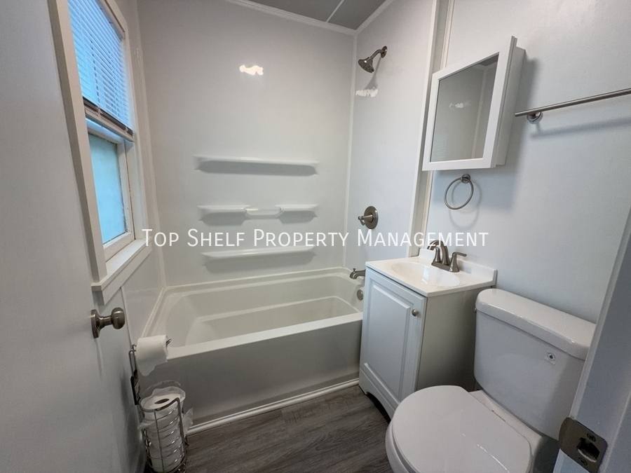 House for rent at 3623 Cambridge St, Des Moines, IA 50313