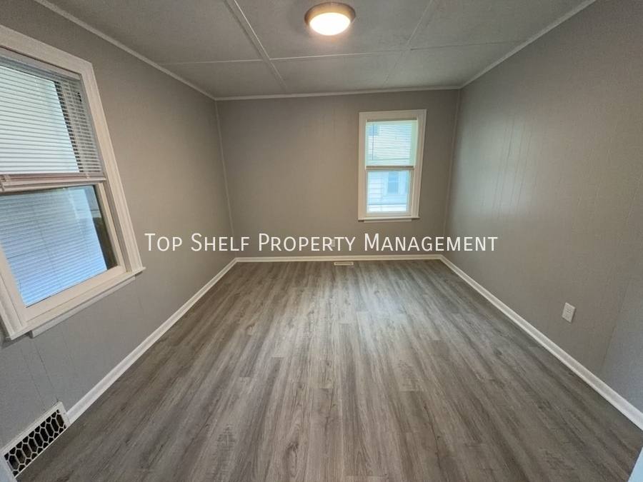 House for rent at 3623 Cambridge St, Des Moines, IA 50313