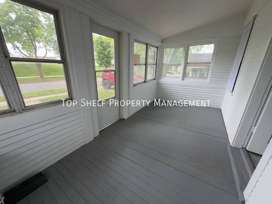 House for rent at 3623 Cambridge St, Des Moines, IA 50313