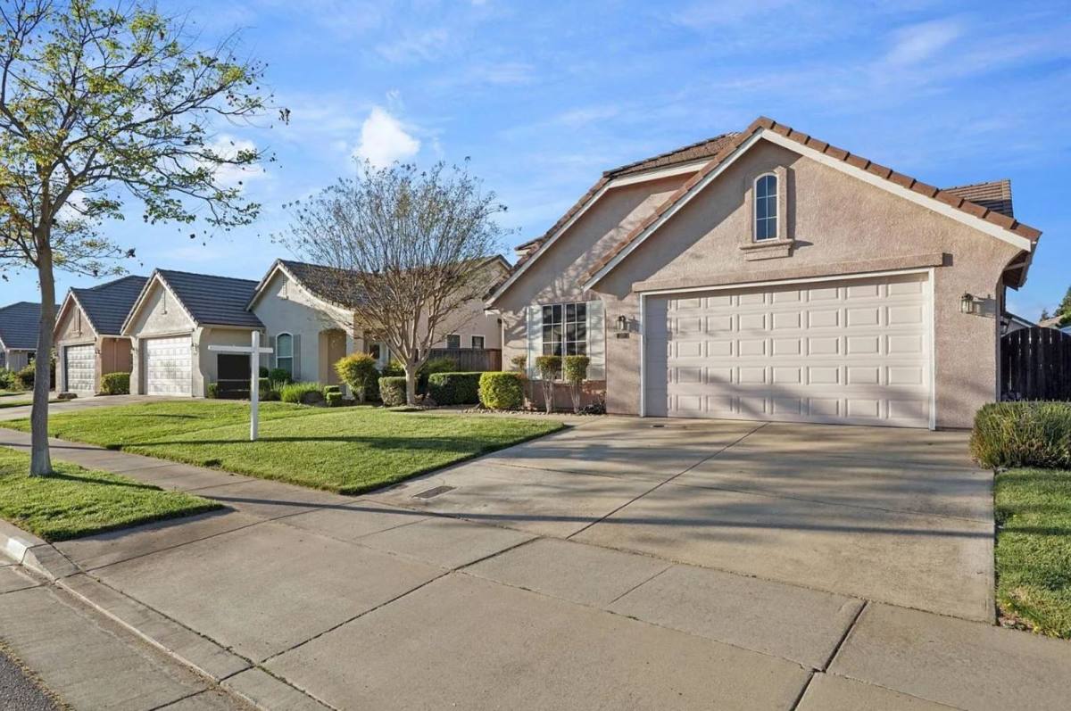 House for rent at 1911 Lexington Dr, Lodi, CA 95242