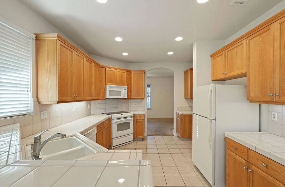 House for rent at 1911 Lexington Dr, Lodi, CA 95242