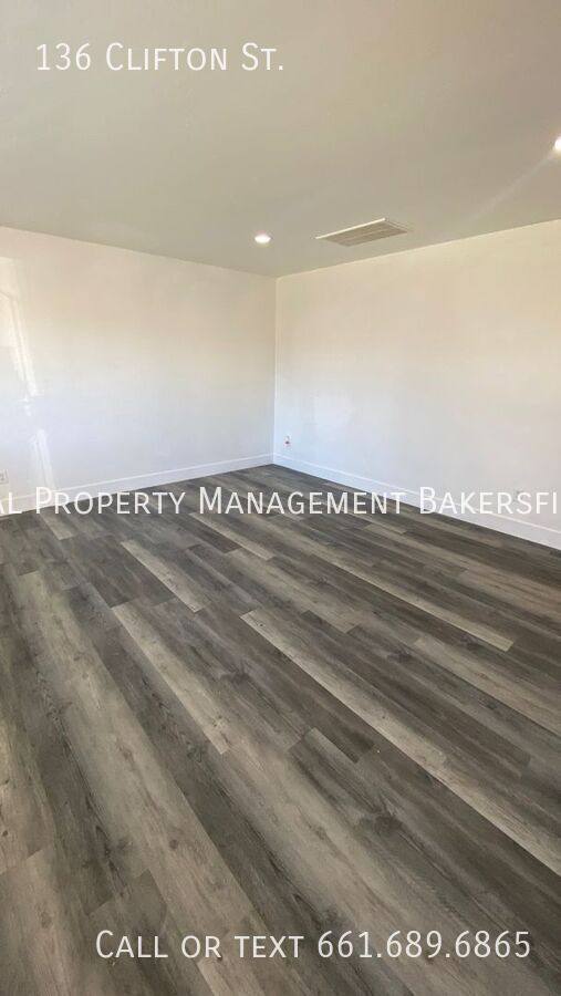 House for rent at 136 Clifton St, Bakersfield, CA 93307