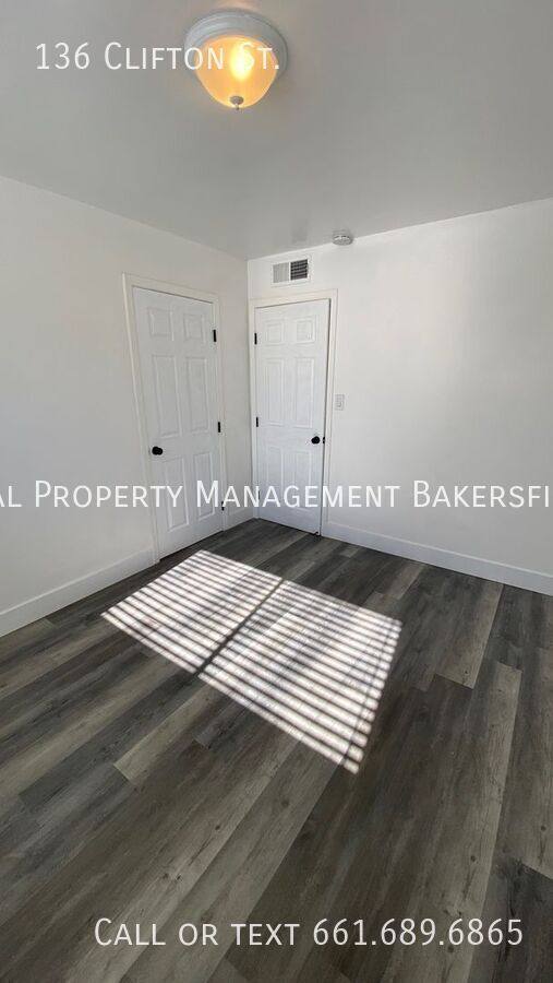 House for rent at 136 Clifton St, Bakersfield, CA 93307
