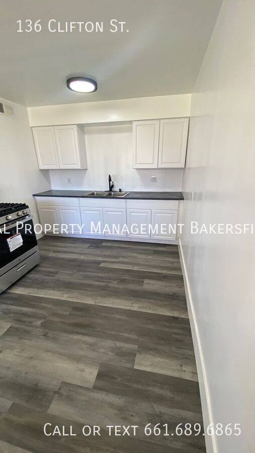 House for rent at 136 Clifton St, Bakersfield, CA 93307
